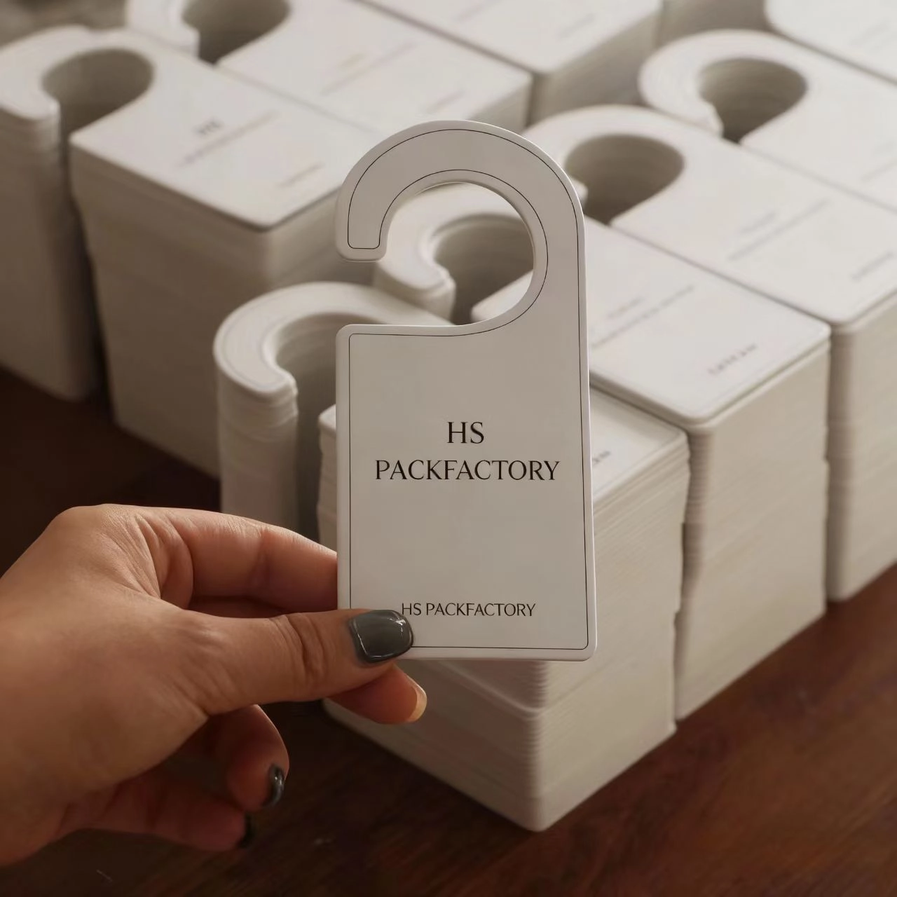 Maßgeschneiderte bedruckte Hangtags und Swing-Tags für Einzelhandelsverpackungen