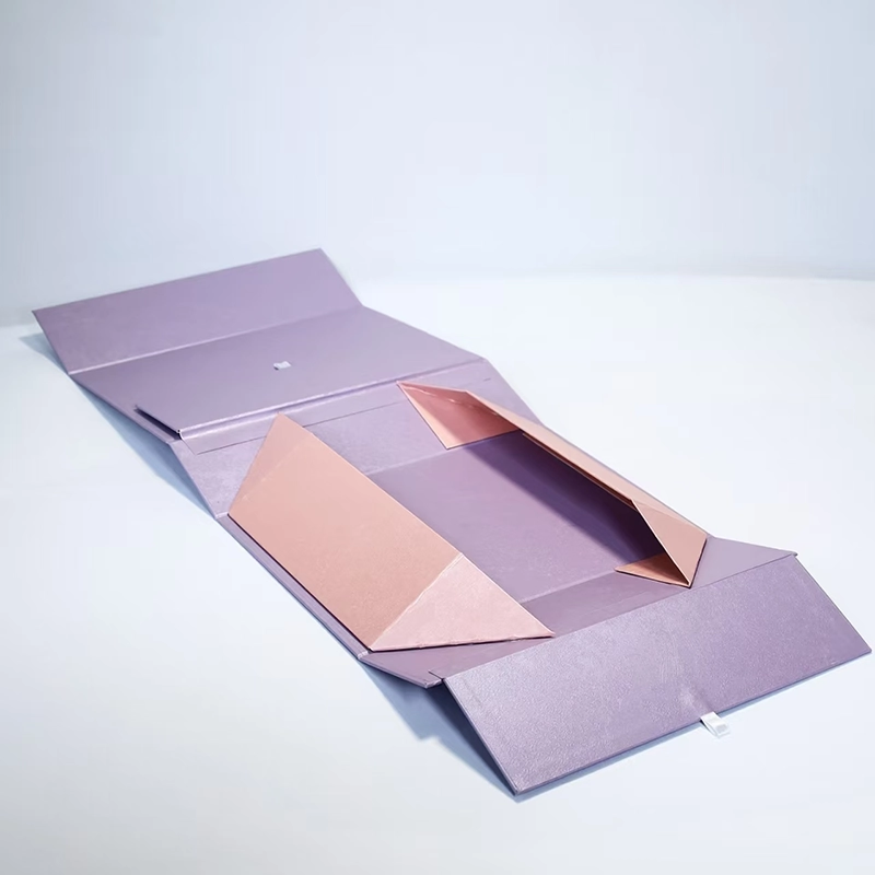 Flach verpackte, zusammenklappbare starre Geschenkbox-Panels vor der Montage