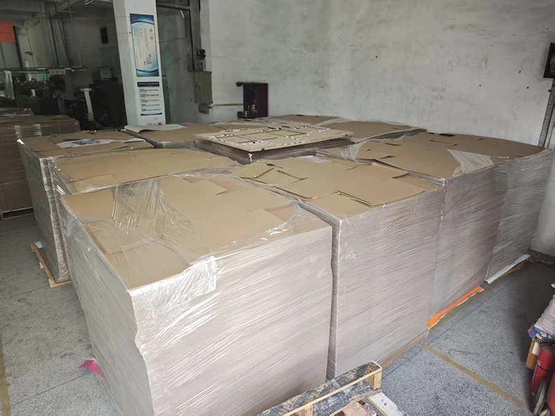 Gedrukt papier gesinterd op golfkarton voor de productie van oversized kleurendozen